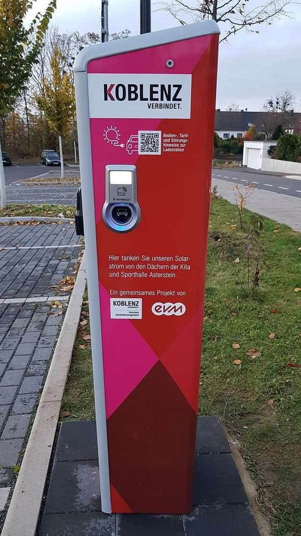 Der QR-Code zu den Bedien-, Tarif- und Störungshinweisen zur Ladestation hat – eine Störung. Einfach mal einscannen, klappt auch mit dem Foto. 